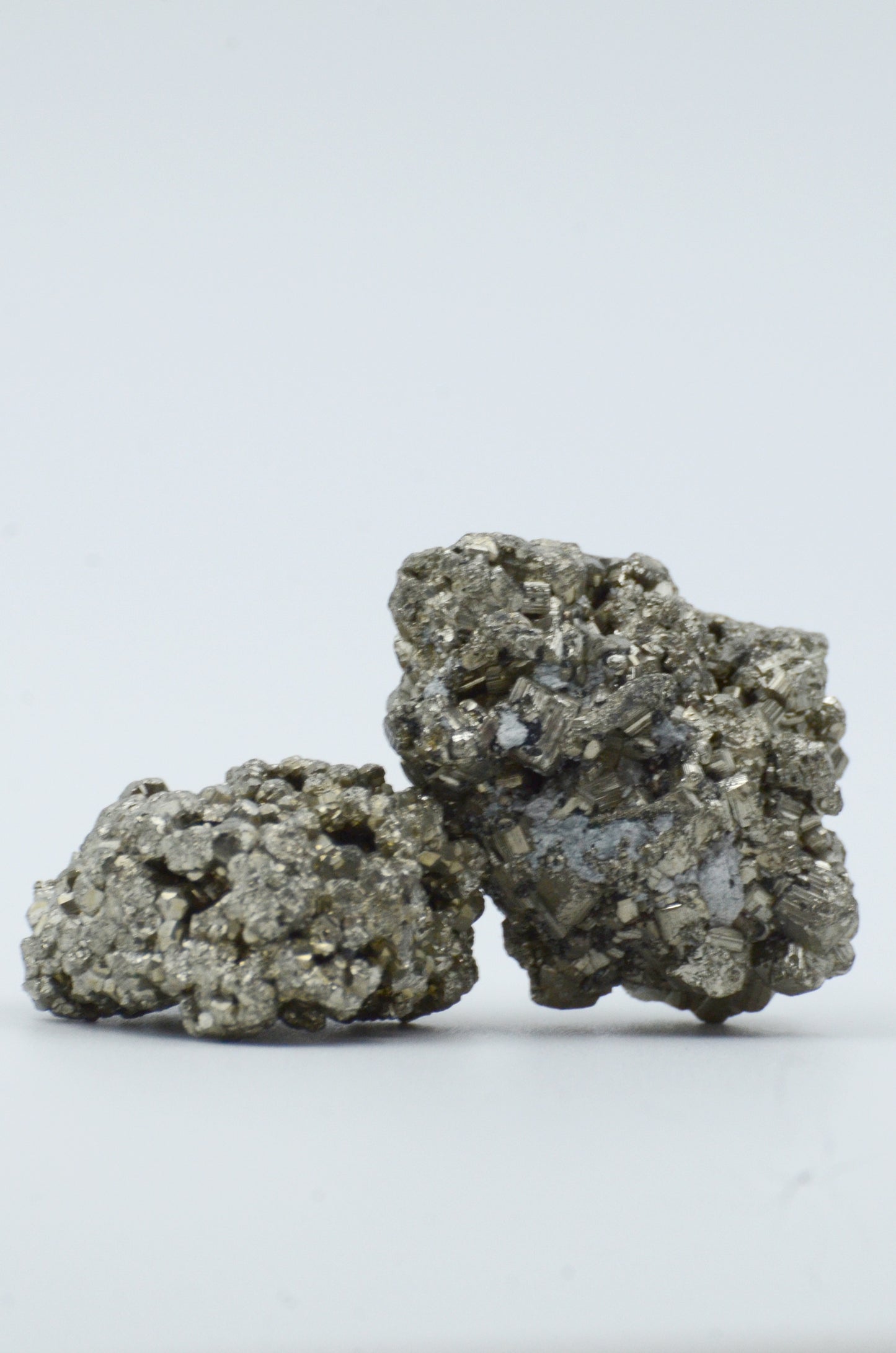 Golden pyrite raw